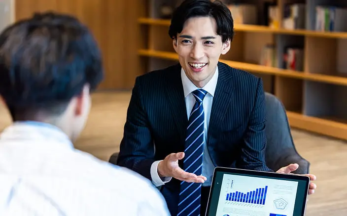 中小企業M&Aのスケジュールを検討する様子