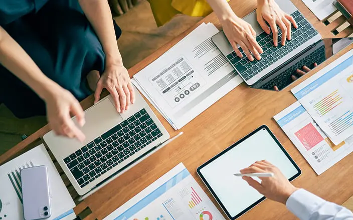 クラウド会計導入をサポートする様子